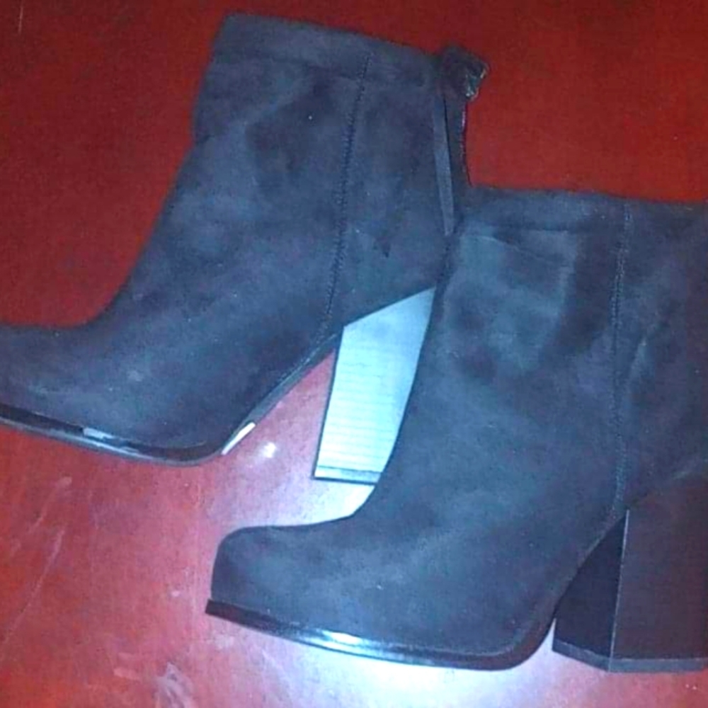 Black suede boots size 7